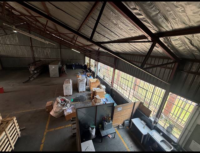 1,265M² WAREHOUSE TO LET IN JET PARK